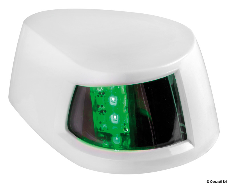 Luci di navigazione di dimensioni compatte fabbricate in policarbonato UV resistente, progettate per garantire massima durabilità in condizioni marine. Certificate IP67, offrono protezione completa contro polvere e acqua. Vengono fornite con viti di fissaggio. Rispettano le normative internazionali EN60945, USCG e ABYC C-5, garantendo sicurezza e affidabilità in navigazione.