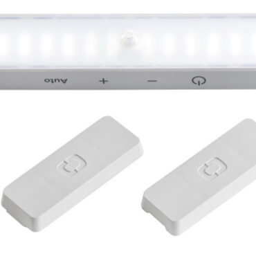 Luce led a barra con clip magnetica.L’innovativo sistema a serraggio magnetico permette di poter applicare il punto luce in qualsiasi posizione del tendalino. La clip di dimensioni ridotte può rimanere installata sul bimini anche con il tendalino chiuso.La luce led ha una batteria con una durata fino a 12 ore, un comando per regolare l‘intensità luminosa, un indicatore del livello batteria e un sensore movimento per l’accensione temporanea.Ricaricabile con cavo USB. Grado di protezione IP20