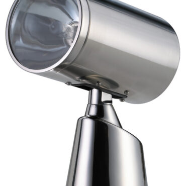 Carcassa: inox lucidato a specchio. Completamente stagni. Rotazione 350° orizzontale e 55° verticale.Due velocità. Lampadina alogena doppio filamento (spot + flood) da 100 W + 90 W tipo H4. I fari sono collegabili a 3 tipi di comando optional che possono essere indipendenti o sommati per creare la configurazione desiderata:1) Comando da plancia con joystick (da collegare via cavo telefonico al faro) cavo incluso da 4,5 m. Optional da 10 m.2) Comando da plancia wireless (è sufficiente portare l’alimentazione al faro).3) Radiocomando classico fornito con staffa per fissaggio alla plancia.