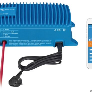 Usando l'App Victron-connect questi caricabatteria si collegano al vostro smartphone , tablet o computer via Bluetooth, consentendo la configurazione iniziale e visualizzando tutti i dati di carico.Alimentazione 180-265 VAC. Algoritmo di carica a 4 stadi. BULK - ABSORPTION - FLOAT - STORAGE.Meno invecchiamento e manutenzione della batteria, quando non in uso, con il sistema STORAGE MODE.Protezione contro sovraccarichi, corto circuito, riscaldamento. Efficienza 92% ed oltre, con dispersione molto bassa di calore.
