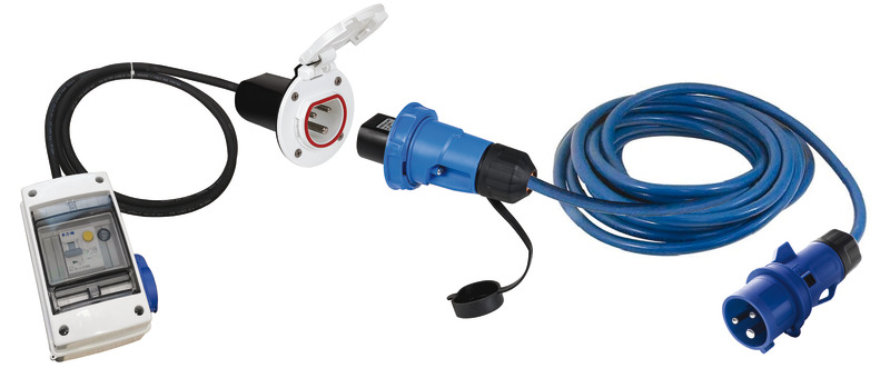 Set completo per alimentazione 220V dell'imbarcazione alla colonnina di terra.Il kit comprende la presa elettrica Cruiser per il montaggio sulla barca, quadro elettrico cablato 16A con salvavita, magnetotermico, presa schuko, cablaggio 3G da 3 m e cavo da 10/15 m per collegarsi alla colonnina di alimentazione.Il sistema è disponibile in quattro diverse configurazioni per scegliere la presa che meglio si adatta al colore dello scafo.