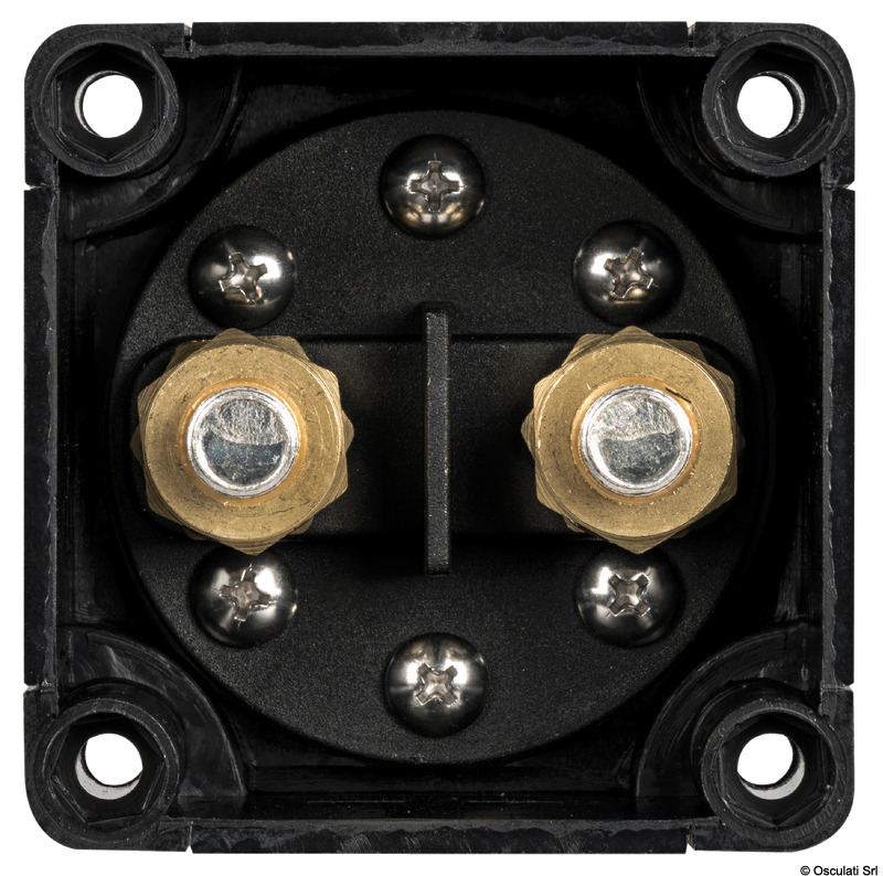 Serie di interruttori e deviatori che permettono di attivare/disattivare, combinare e/o separare i banchi di batterie per motori e servizi.Per applicazioni fino a 48 VDC. Compatibili con installazioni a muro esterne o a incasso. Conformi alla normativa di riferimento UNI EN ISO 8846.Uscita dei cavi possibile sui 4 lati.