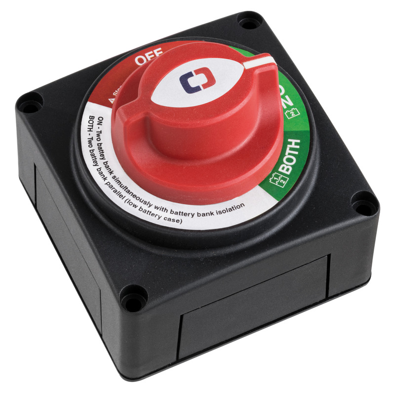 Serie di interruttori e deviatori che permettono di attivare/disattivare, combinare e/o separare i banchi di batterie per motori e servizi.Per applicazioni fino a 48 VDC. Compatibili con installazioni a muro esterne o a incasso. Conformi alla normativa di riferimento UNI EN ISO 8846.Uscita dei cavi possibile sui 4 lati.