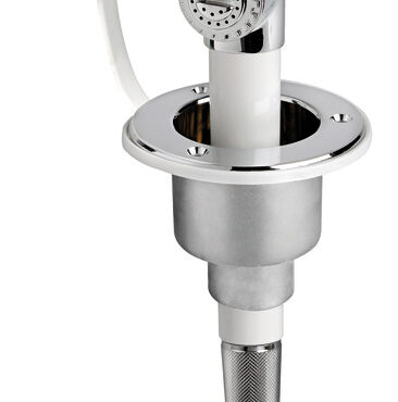 In ottone cromato con supporto ad incasso in ASA UV resistente, completo di cappuccio in PVC bianco a tenuta stagna. Sporgenza interna 45 mm.