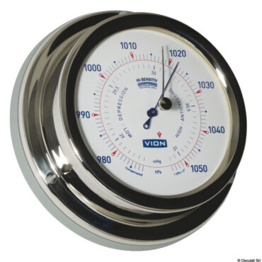 Carcassa in acciaio inox lucidato a specchio. Sistema di fissaggio a scatto incluso.