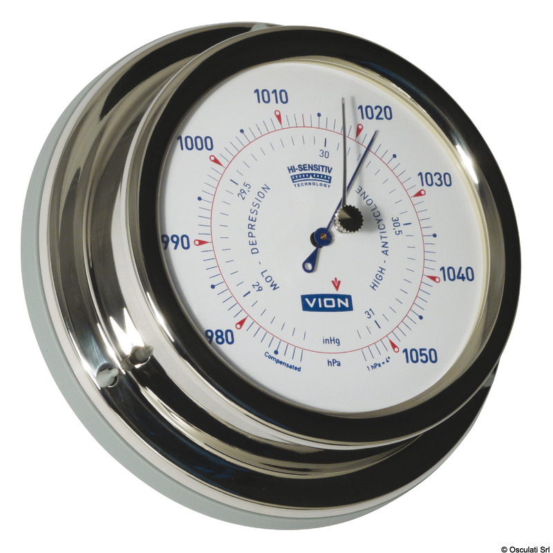 Carcassa in acciaio inox lucidato a specchio. Sistema di fissaggio a scatto incluso.