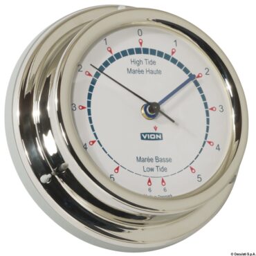 Carcassa in acciaio inox lucidato a specchio. Sistema di fissaggio a scatto incluso.