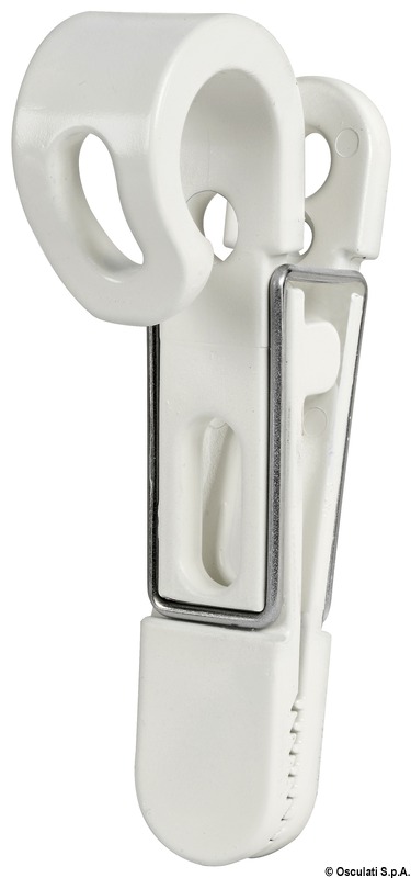 Si può fissare a parete tramite una vite, oppure agganciare al pulpito a scatto (accetta tubi Ø 22/28 mm). Può servire per appendere vestiti ad asciugare, cime, cavi elettrici, ed ogni altro oggetto. Costruita in nylon bianco + molla in acciaio inox.