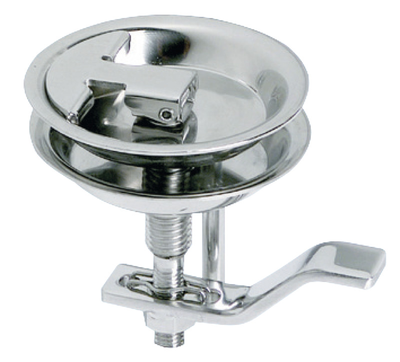 In acciaio inox AISI 316 lucidato a specchio, completo di contro piattello di fermo. Nessuna vite a vista. Sistema di tiraggio tramite rotazione della maniglia, che permette di bloccare completamente il pagliolo, evitando qualsiasi vibrazione, completo di leva di fermo angolata + leva diritta + battuta.