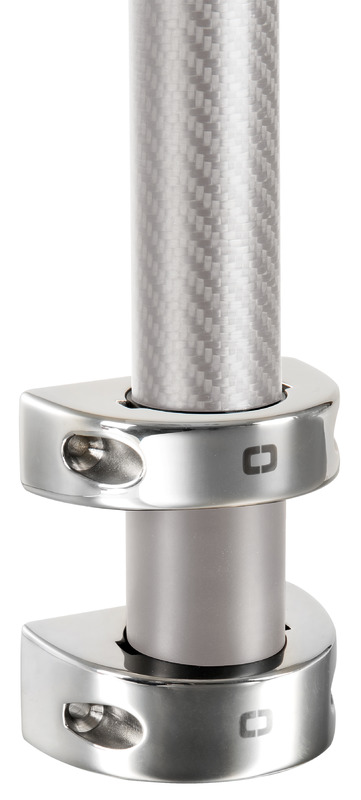 Formata da un doppio supporto, inferiore e superiore, a parete per palo tendalino. Il palo ruota di 90° all'interno del supporto e rimane bloccato. Sistema ad alta finitura estetica grazie alla superficie lucidata a specchio e logo frontale.Fissaggio a parete tramite due viti svasate M6x40 o più lunghe. Supporto inferiore cieco. Supporto superiore passante.