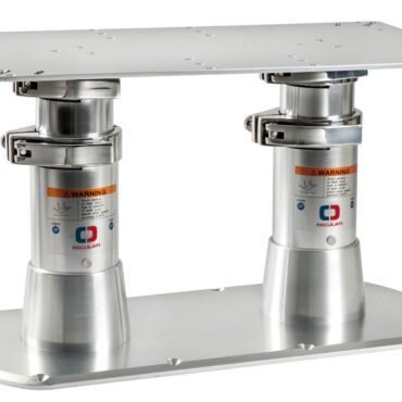 Fabbricata in alluminio lucidato a specchio e anodizzato.Collari di fissaggio in acciaio inox che rendono le gambe molto stabili e robuste, completa di doppia molla a gas per la risalita.Non necessita di forare il pavimento per la discesa. Tritelescopica.Adatta per tavoli di grandi dimensioni.