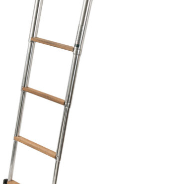 Formata da una scaletta telescopica a 4 gradini art. 49.547.04, con gradini TEAK + BOX da incorporare nello spessore della plancetta.Completamente in acciaio inox lucidato a specchio. Facilissima e veloce da installare.