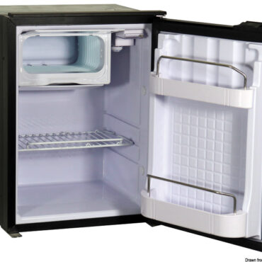 Provvisti di controllo elettronico che spegne il frigo quando la tensione scende sotto 10,4 V e riparte quando risale a 11,7 V (valori regolabili rispettivamente fino a 9,6 e 10,9 V).Velocità di rotazione 2000-2500-3000 RPM regolata secondo il volume da raffreddare.Ventilazione forzata. Compressore remotizzabile.Consumo energetico 275 W/24h.