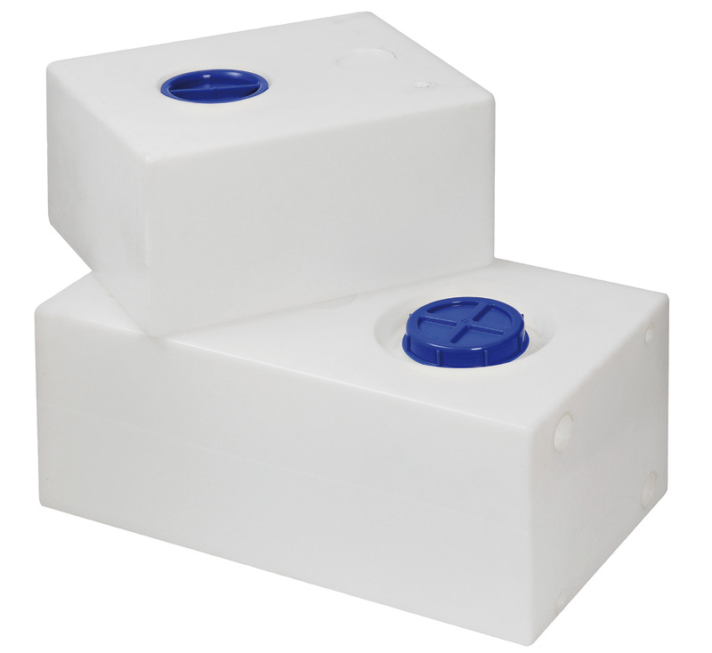 In polietilene bianco versione standard a sezione rettangolare.Adatti per essere installati nella parte centrale dello scafo o sotto il letto di prua.Forniti completi di tappo d’ispezione e 4 fori ciechi filettati da 1/2” - 1”1/4 ove vanno avvitati i portagomma di carico/scarico, sfiato (vedi vari modelli al gruppo 17), da ordinare a parte.