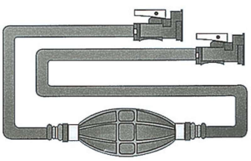 Fabbricato con speciale tubo coestruso con interposta calza in poliestere.Sezione 8x13 mm, resistente fino a 15 bar.Completa di pompetta tipo maggiorato, adatta per benzina verde.
