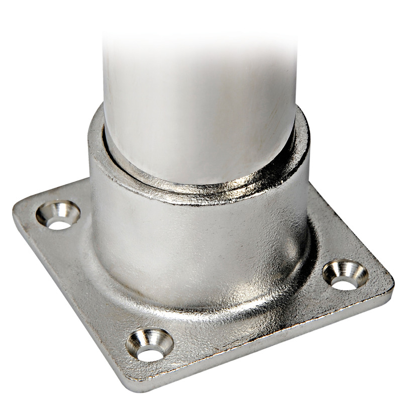 In acciaio inox lucidato a specchio con basi in acciaio inox.