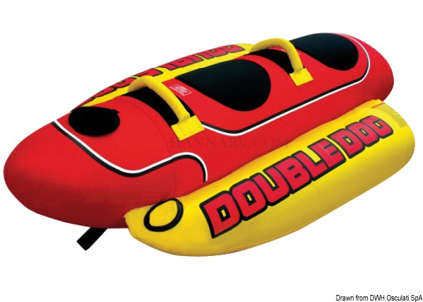 Divertente in due e sportivissimo se usato individualmente. Seduta in morbido neoprene per migliore grip e confort. Fabbricati in PVC elettrosaldato + nylon cordura + protezione in neoprene. Provvisti di speciale valvola per gonfiaggio/sgonfiaggio rapido.