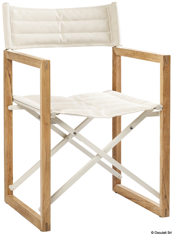 Con finitura di alta classe e in tessuto tecnico Batyline®, è disponibile in puro teak o in alluminio con braccioli in teak.Si piega molto facilmente per essere riposta ovunque a bordo.
