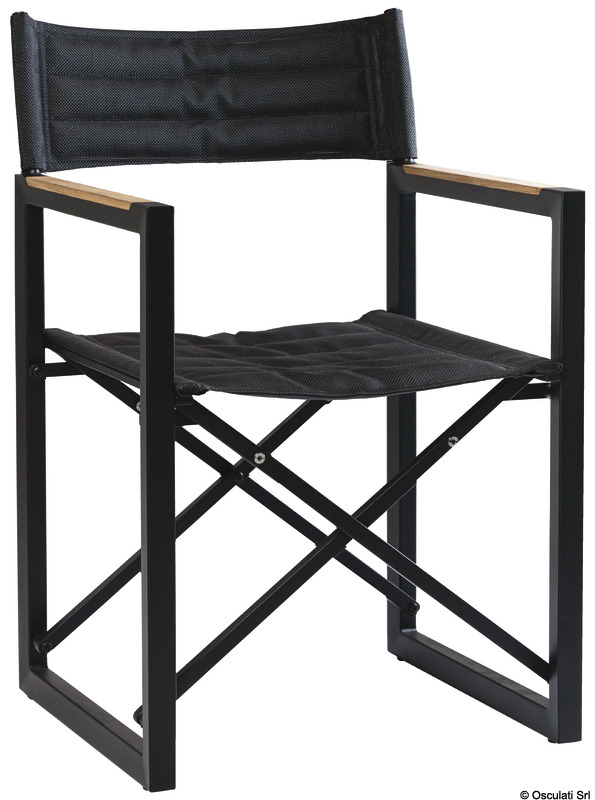 Con finitura di alta classe e in tessuto tecnico Batyline®, è disponibile in puro teak o in alluminio con braccioli in teak.Si piega molto facilmente per essere riposta ovunque a bordo.