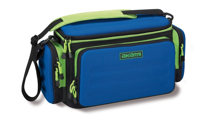 Akami MG6, borsa rigida e confortevole, in materiale idrorepellente con cerniere rafforzate. Dotata di due tasche laterali, due anteriore e una superiore. Inoltre, incorpora scatole porta accessori estraibili rafforzate. Spalliera e manici imbottiti.