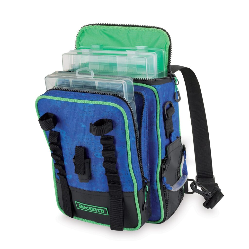 L’AKAMI MR11 è uno zaino rigido idrorepellente progettato per garantire protezione, organizzazione e comfort. Dotato di tasche frontali, tasca laterale dedicata e velcri esterni per accessori, offre una gestione pratica dell’attrezzatura. Schienale e spallacci imbottiti assicurano un trasporto confortevole in ogni situazione.