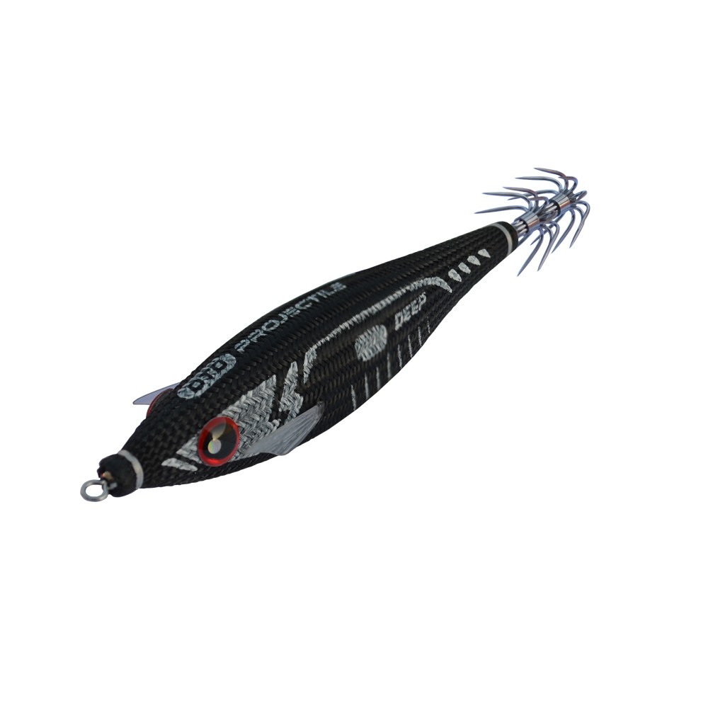 DTD presenta Projectile, egi Full Color per la stagione eging 2024-2025. Disponibile in sei colori e misura 3.0, offre un affondamento più rapido (+20% di peso, 17 g.) e maggiore distanza di lancio (+45%) grazie al MAG SYSTEM. Rivestito in lino grezzo con effetto Red Glow, è robusto e resistente. Le alette in silicone migliorano il movimento realistico, e i cestelli in acciaio garantiscono prestazioni eccellenti. Testato con successo sui cefalopodi nel Mediterraneo.