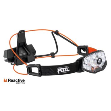 Lampada frontale ergonomica, ultrapotente e ricaricabile, dotata della tecnologia REACTIVE LIGHTING®. 1500 lumen. La nuova icona di trail e ultra-trail! La lampada frontale ricaricabile NAO® RL garantisce una potenza di 1500 lumen per soli 145 grammi. Confortevole, la fascia elastica si regola facilmente e garantisce un’eccellente tenuta per tutta la durata di lunghi e impegnativi percorsi. Grazie alla tecnologia REACTIVE LIGHTING®, la potenza dell’illuminazione si adatta automaticamente alla luminosità ambientale. Gli interventi manuali sono ridotti e l’autonomia è ottimizzata. L’illuminazione rossa posteriore assicura inoltre di essere ben visti di notte.
