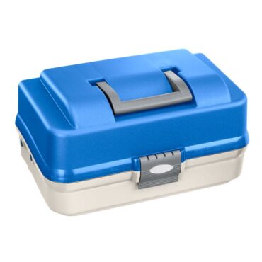 Valigetta 149 in plastica da pesca con misure interne 370 x 222 x 197 mm / 14.56 x 8.74 x 7.75 inch. Colore del fondo avorio, coperchio blu cobalto e serrature grigie. Questa valigetta da pesca è dotata di un interno a 3 ripiani con 19 scompartimenti per riporre la propria minuteria da pesca, ampio spazio di stoccaggio sul fondo. Materiale: polipropilene. Viene impreziosita dal manico ergonomico integrato nel coperchio per un agile trasporto.