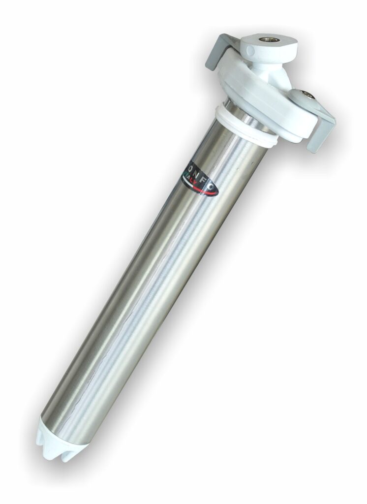 Palo in acciaio inox da inserire nel portacanne della barca. Munito di testa orientabile con vite universale in metallo.

Busta da 1 pezzo.